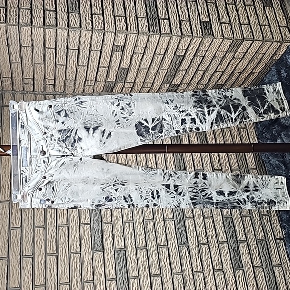 NWOT Rock and Republic Berlin Jeans Sz 4 - Picture 1 of 15